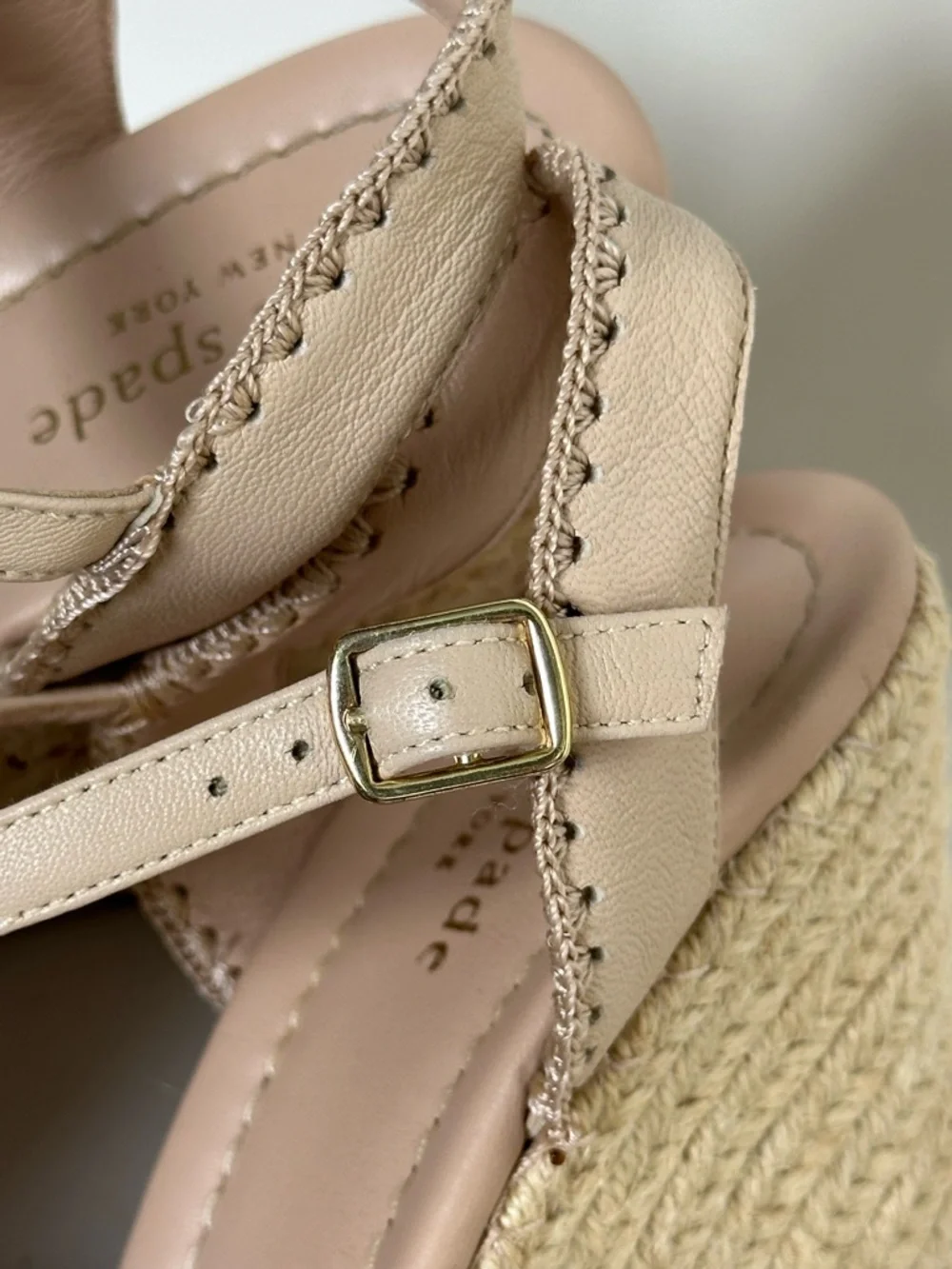 Kate Spade Women’s Beige Suede Knotted Bow Espadrille Wedge Sandals Size 7.5 M - Picture 9 of 16